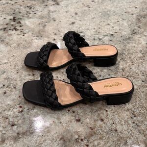 Cushionaire Low Block Sandals